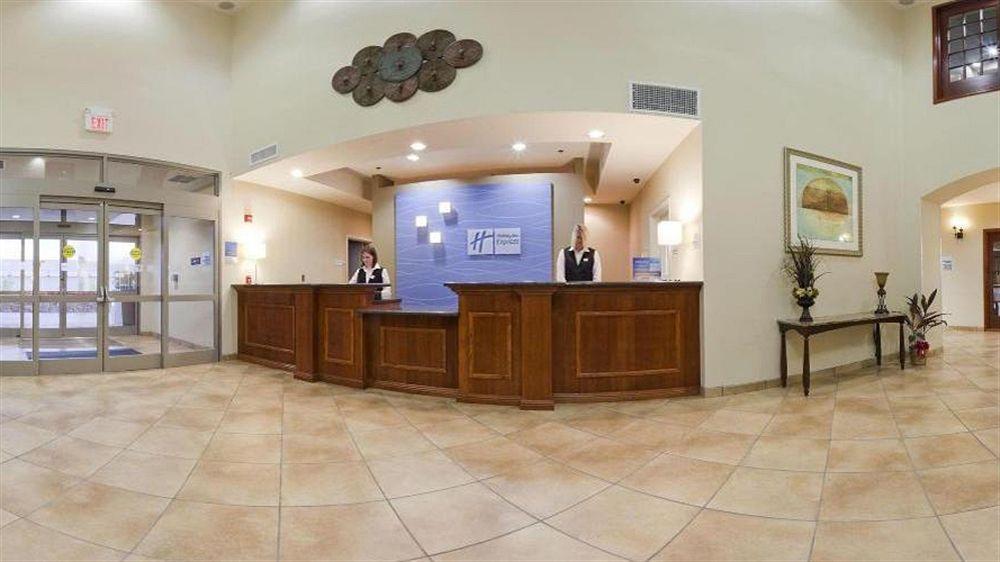 Holiday Inn Express & Suites Searcy By Ihg Exterior photo